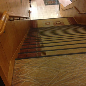 大きな階段は写真撮影に欠かせない|425833さんのKKRホテル博多の写真(312071)