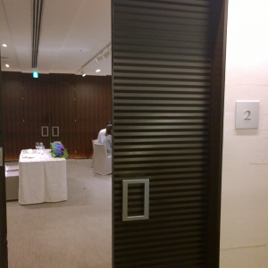 披露宴会場入り口はとてもシンプルです|426057さんのフォーシーズンズホテル丸の内 東京の写真(395758)