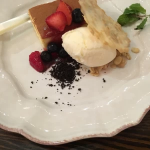 チーズスフレケーキにアイスが乗ってました|426104さんのParty Wedding（パーティーウェディング）（ウエディング取扱終了）の写真(513168)