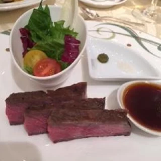 メインの肉料理
