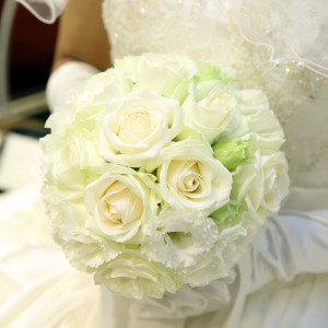 白い花束のブーケ|427019さんのクルーズクルーズSHINJUKUの写真(318736)