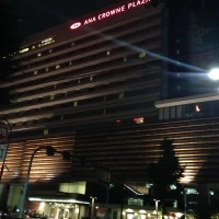 夜の外観