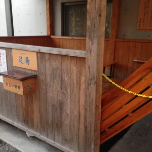 庭園には足湯もある|427579さんの警固神社の写真(320302)