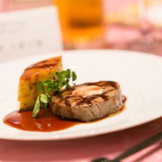 お料理のメイン。やわらかいし、温かいまま出てきました。
