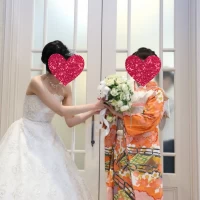お色直しのため妹と一緒に歩きました。ブーケをあげました。