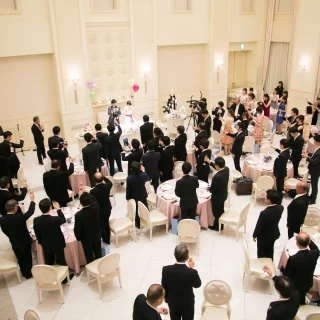 モナコという会場。白を基調としています。