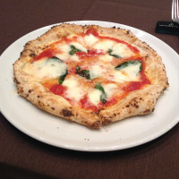 サルバトーレ系列のピザ。窯で焼きたてでとても美味しい。