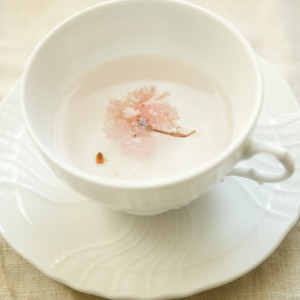 ウェルカムドリンクの桜湯|429753さんのリストランテサリーレの写真(403027)