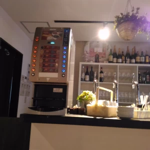 カウンター上には飲み物を入れられる機械。|431474さんのフェリシテ ウェディング(Felicite Wedding)の写真(331361)