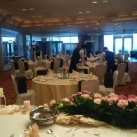 会場後ろが外につながっている会場