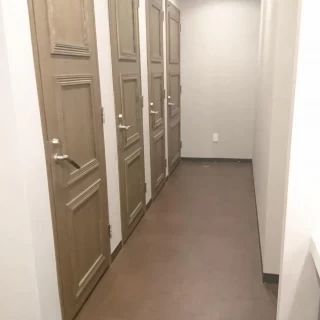 アリスの世界のようなかわいいトイレ