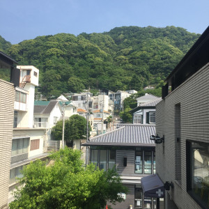 外には神戸の山が見える|432651さんの北野チャペル M'cielの写真(376560)