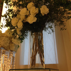 祭壇横の装花|432996さんのHOTEL CENTRAZA HAKATA（ホテルセントラーザ博多）（ウエディング取扱終了）の写真(336241)