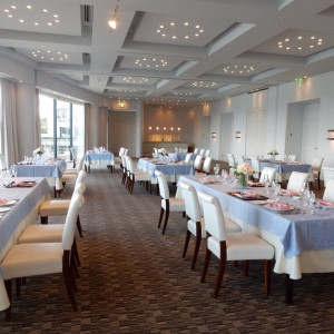 丸テーブルじゃなく工夫されたテーブル配置。|433942さんのタラサ志摩ホテル&リゾートの写真(339189)
