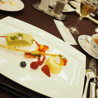 デザートのピスタチオのケーキ