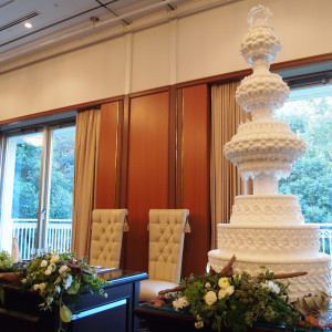 高砂の装飾とイミテーションケーキ|435625さんのオークラアカデミアパークホテルの写真(345890)