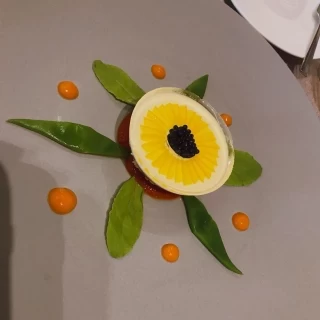 ヒマワリをデザインした前菜