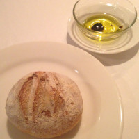 パンとオリーブオイルとバルサミコ酢