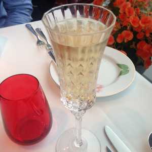 食前酒。とても綺麗なグラスです。|436679さんのMONNALISA 丸の内（レストラン モナリザ）の写真(355754)