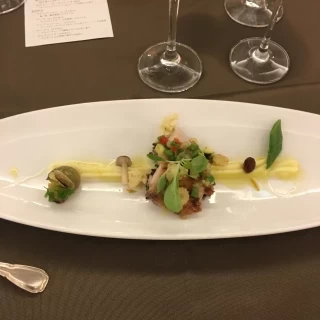 中々普段食べないような素敵な料理です。