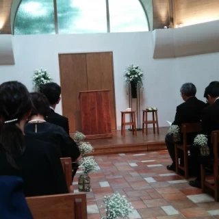 挙式会場。木のぬくもりがあたたかい会場でした。