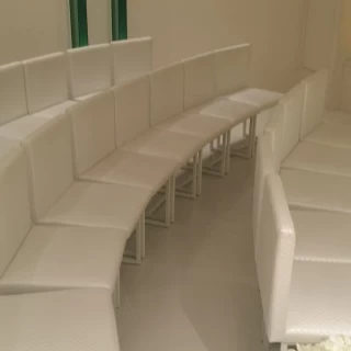 扇型のイス