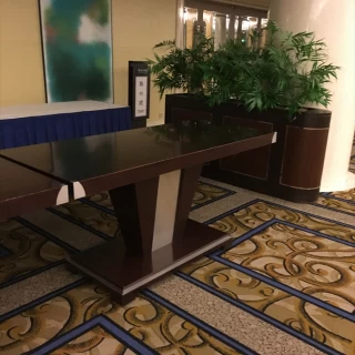 宴会場の前