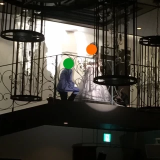 お色直し後の新郎が新婦をお迎え