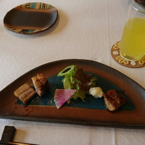 紅豚のコンフィー フォアグラ添え ピィヤーシの香り|438228さんのホテル日航アリビラ ヨミタンリゾート沖縄の写真(358585)