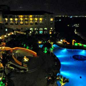 夜のライトアップ|438228さんのホテル日航アリビラ ヨミタンリゾート沖縄の写真(358582)