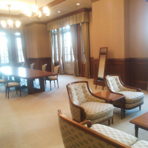 新郎新婦の控室です。広いです。|438549さんのThe Bankers Club(社団法人東京銀行協会 銀行倶楽部)の写真(361071)