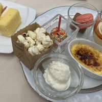 デザートビュッフェがとても可愛いし美味しい。