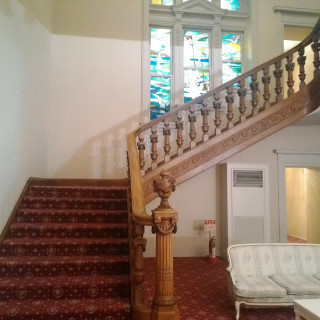 貴賓館内の階段