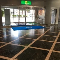 1階入り口前