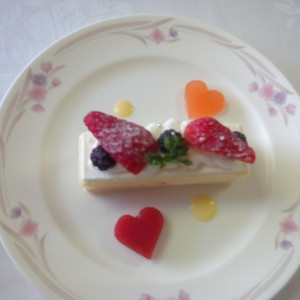和食コースのデザートはショートケーキでした♪|440804さんの八日市ロイヤルホテルの写真(373883)