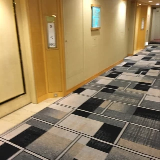 宴会場の前
