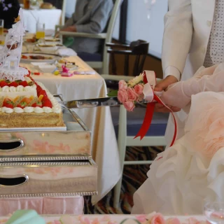 フレッシュケーキのケーキ入刀