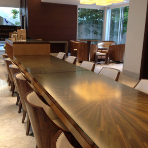 友人の待合室は大勢でワイワイできるテーブルもあります。|444555さんのラ・メゾン Suite 姫路の写真(383922)