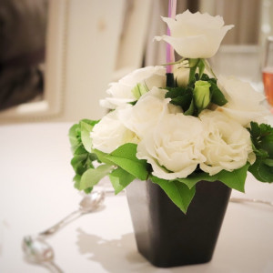 卓 白いバラ|444641さんの小さな結婚式 福岡店の写真(702230)