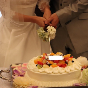 ケーキ入刀|444641さんの小さな結婚式 福岡店の写真(702244)