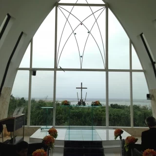 チャペル内は海が！