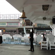 デッキには鐘も有り