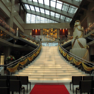 挙式会場の大階段|445897さんのホテル京阪 ユニバーサル・タワー（ウエディング取扱終了）の写真(403256)