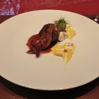 試食　メーン料理　肉＆フォアグラ