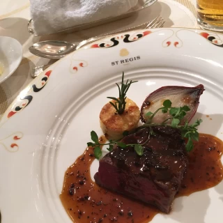 お肉が柔らかくて付け合わせのガロニも美味しく頂けました。