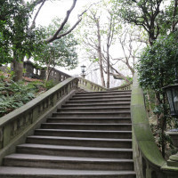 日本庭園から階段を上ると、建物につきます。