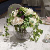 瑠璃のゲスト卓の装花