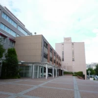 チャペル出口からホテルを見た様子