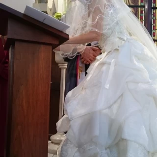 結婚証明書へのサイン