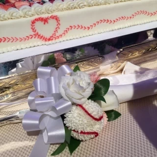 ケーキと装花に合わせたナイフ